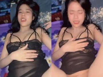 Chơi đùa bé bự xinh lại còn dâm